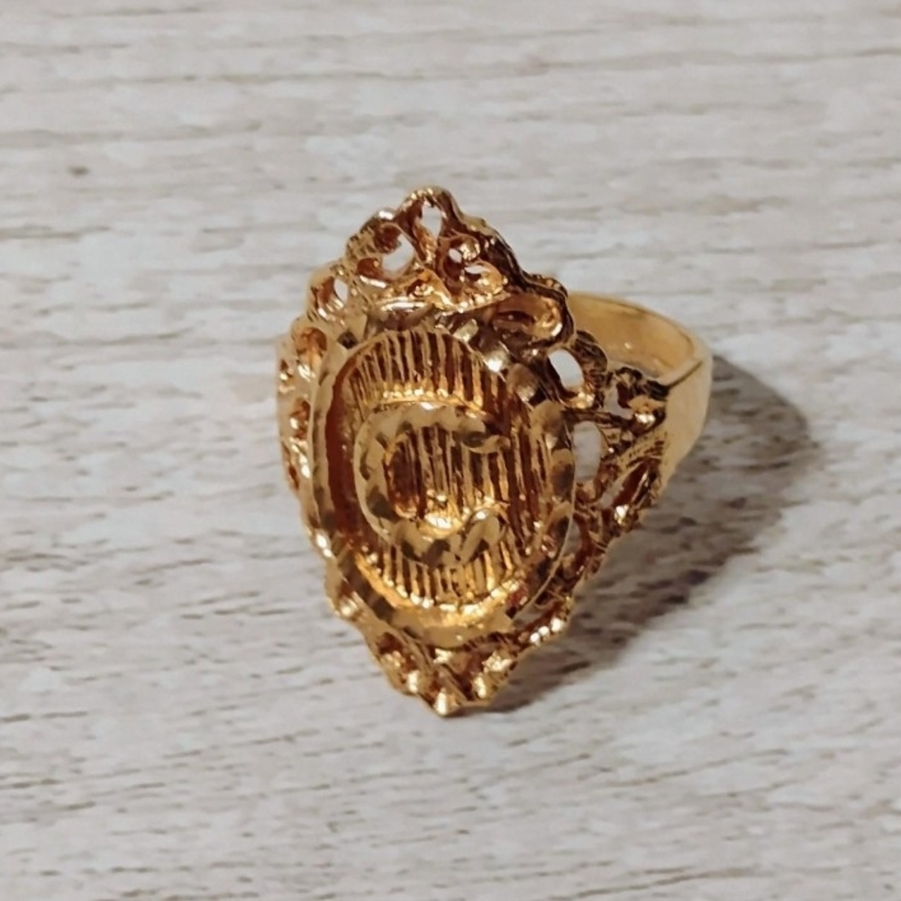 Elegant Gold Women's Ring
